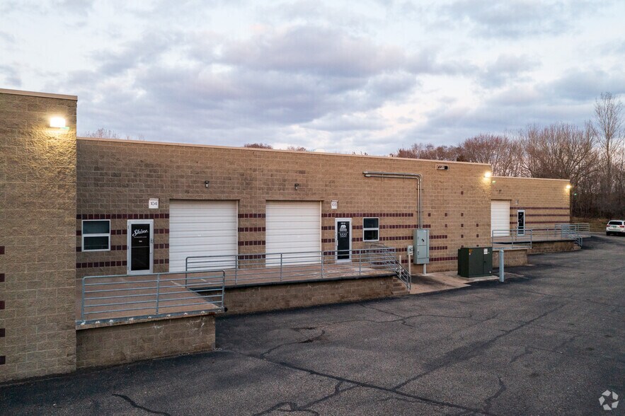 7887 Fuller Rd, Eden Prairie, MN à louer - Photo du bâtiment - Image 2 de 4