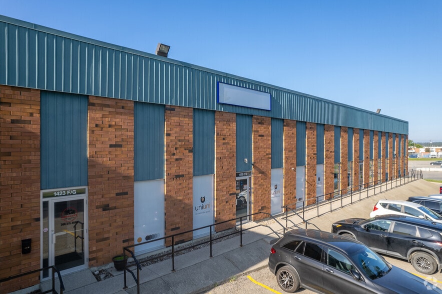 1423 45th Ave NE, Calgary, AB à louer - Photo du bâtiment - Image 2 de 8