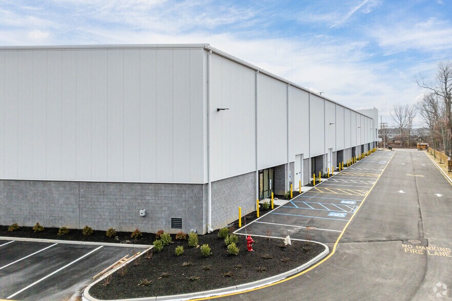 41 Randolph Rd, Howell, NJ à louer - Photo du bâtiment - Image 2 de 12