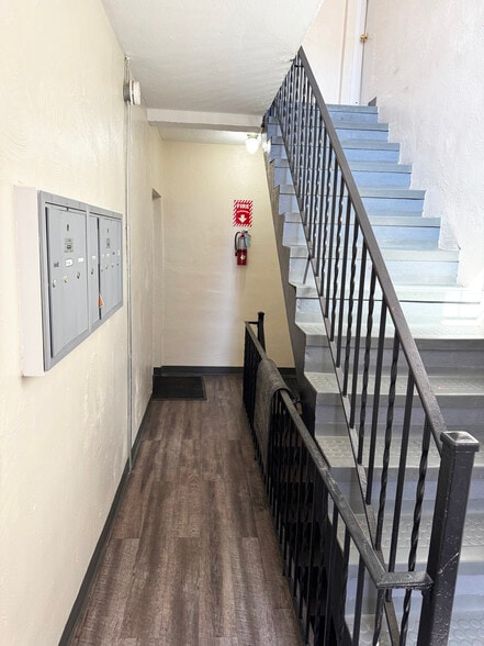 4916 Nash St NE, Washington, DC for sale - Interior Photo - Image 3 of 13