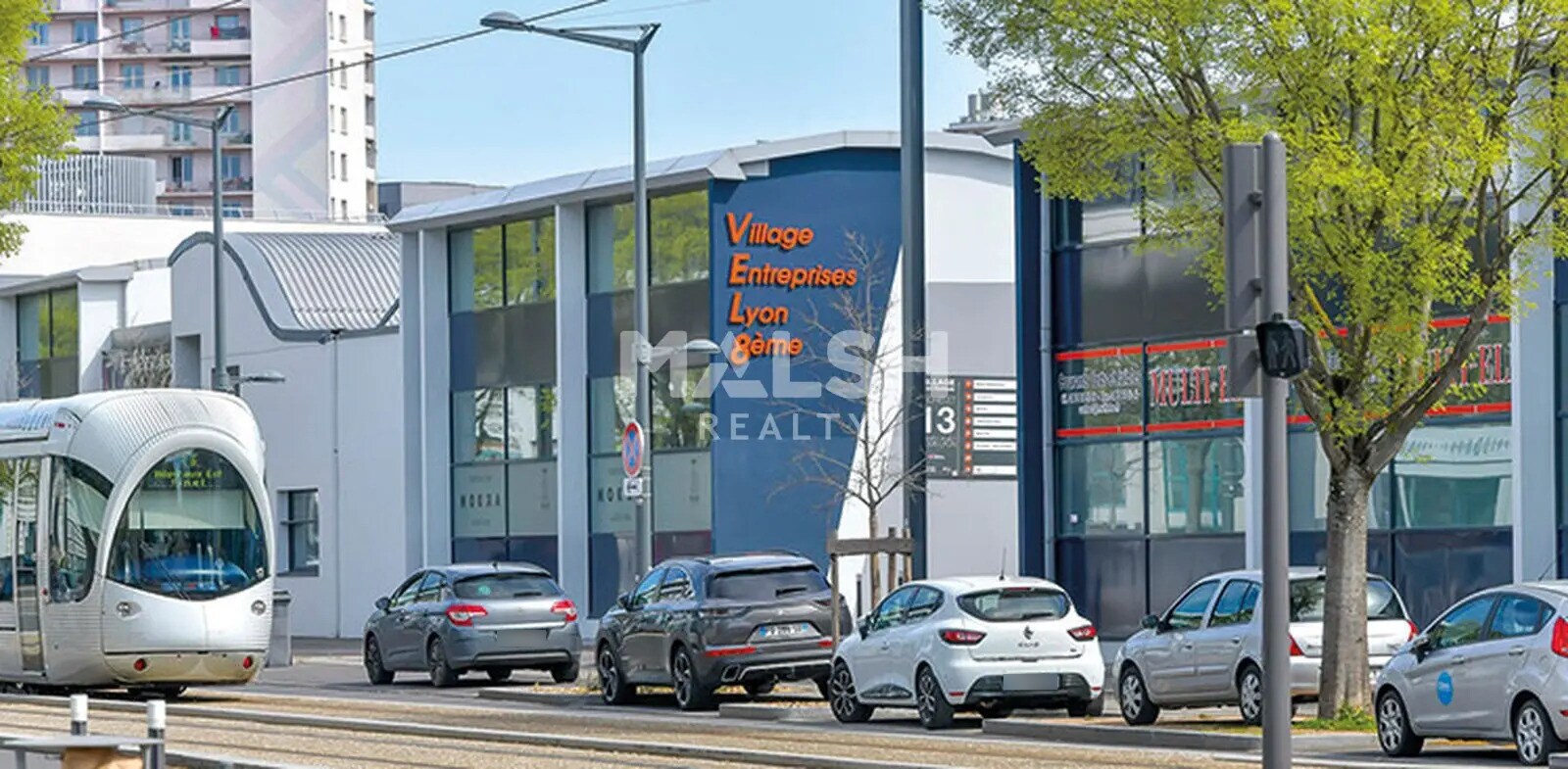 Flex in Lyon for lease Building Photo- Image 1 of 3