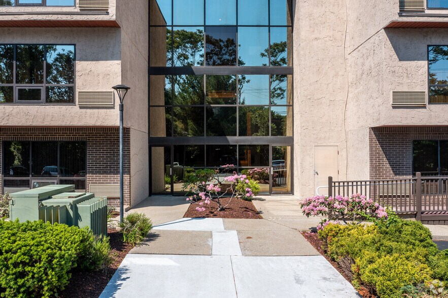 567 Vauxhall St, Waterford, CT à vendre - Photo du bâtiment - Image 3 de 5