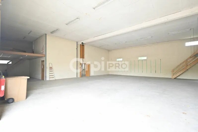 Flex in Bourgoin-Jallieu for lease - Interior Photo - Image 3 of 6