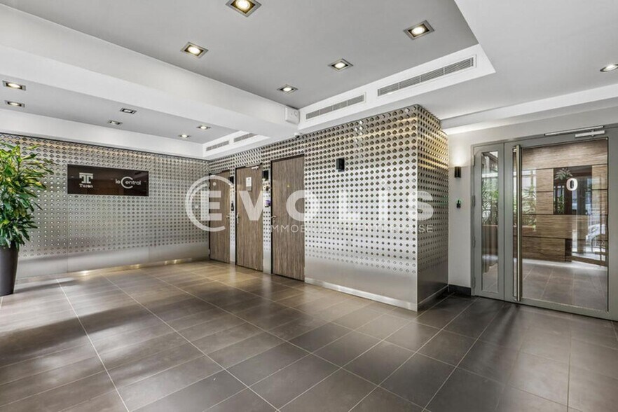 11 Rue Louis - Philippe, Neuilly-sur-Seine à louer - Photo du bâtiment - Image 3 de 14