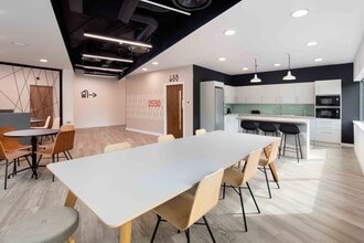 2530 Park Av, Bristol à louer Photo intérieure- Image 2 de 10