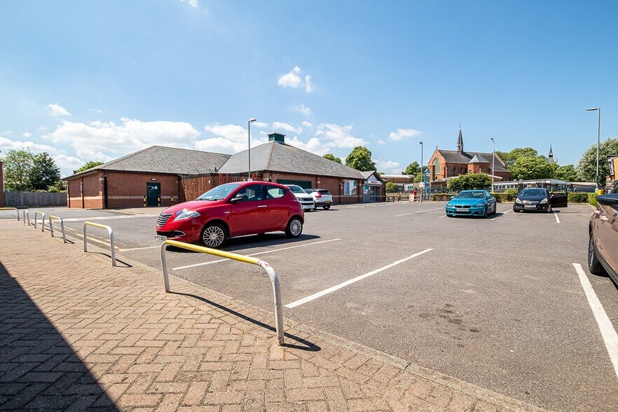 95-103 Convamore Rd, Grimsby à louer - Photo du bâtiment - Image 2 de 2