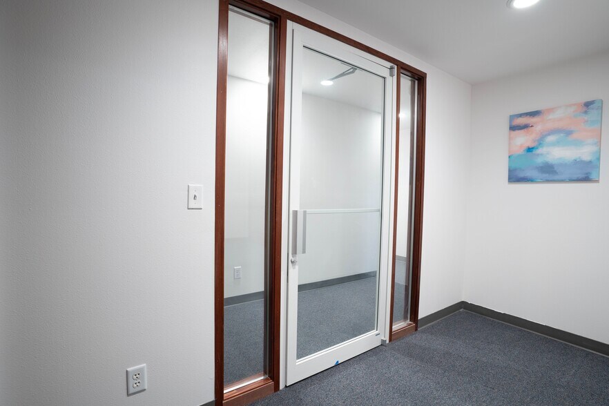 1321 Northwood Center Ct, Coeur d'Alene, ID à louer - Photo du bâtiment - Image 2 de 5