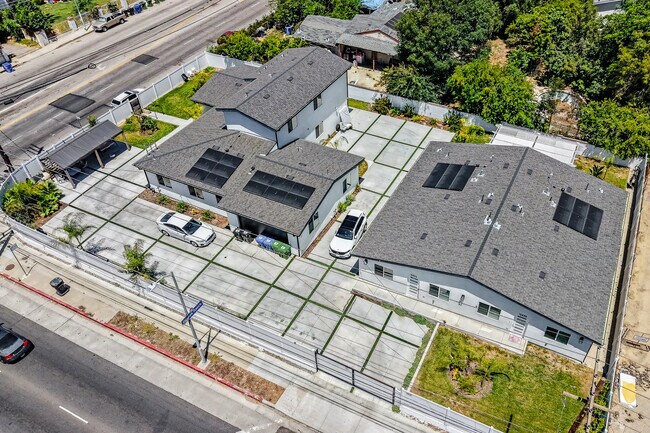 Plus de détails pour 18853 Saticoy St, Reseda, CA - Multi-résidentiel à vendre