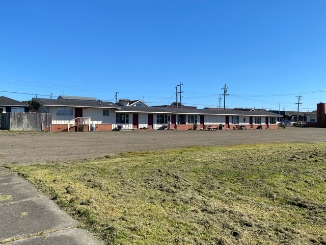 327 S Franklin St, Fort Bragg, CA à vendre - Photo du bâtiment - Image 2 de 3