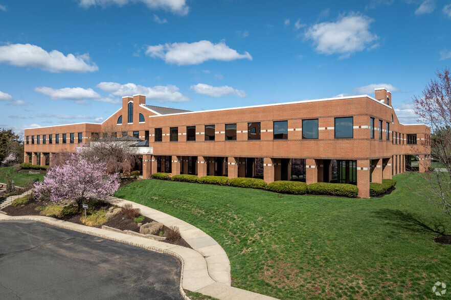 2 Crossroads Dr, Bedminster, NJ for lease - Building Photo - Image 1 of 9