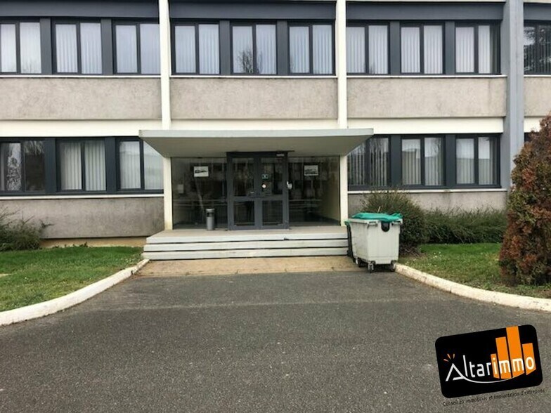 Flex in Lucé for lease - Building Photo - Image 2 of 6