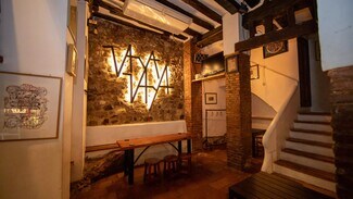 Plus de détails pour Multi-résidentiel à vendre