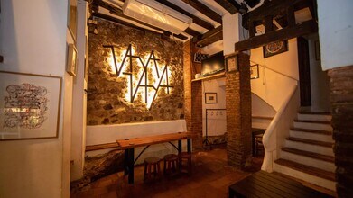 Retail in Cuenca, Cuenca for lease Building Photo- Image 1 of 24