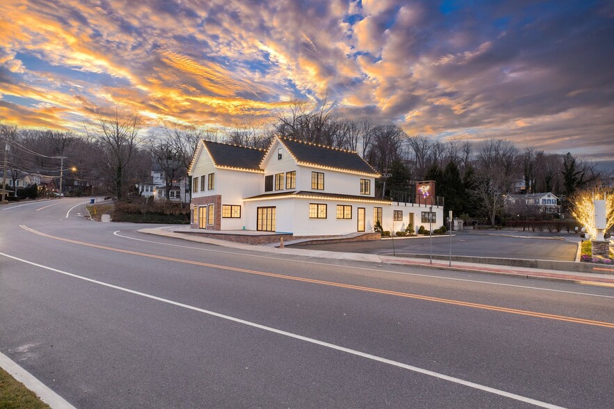 156 W Broadway, Port Jefferson, NY for lease - Building Photo - Image 2 of 7