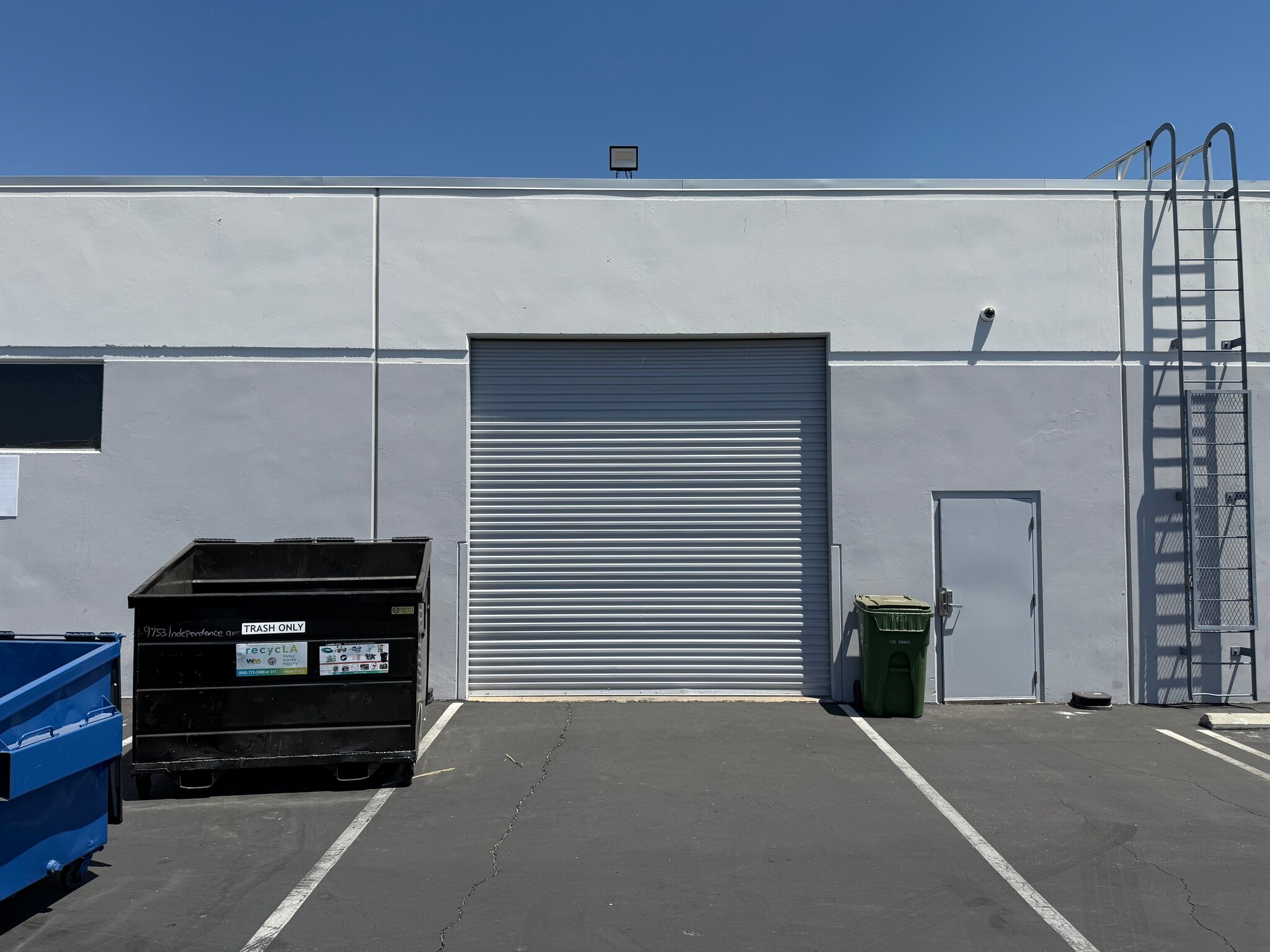 9741-9803 Independence Ave, Chatsworth, CA à louer Photo intérieure- Image 1 de 11