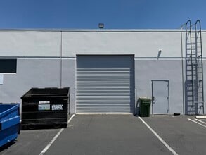 9741-9803 Independence Ave, Chatsworth, CA à louer Photo intérieure- Image 1 de 11