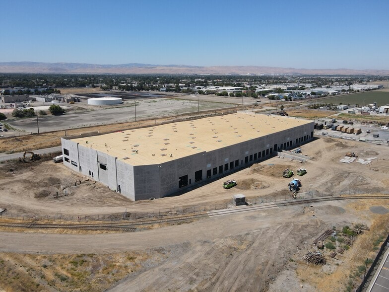 9463 Arbor Ave, Tracy, CA for lease - Building Photo - Image 2 of 4