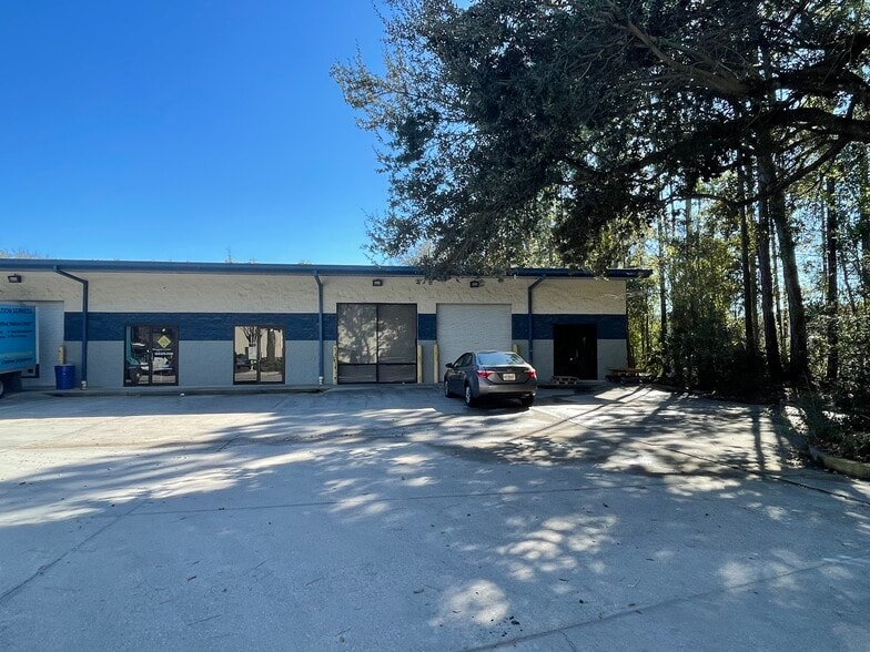 6656 Columbia Park Dr, Jacksonville, FL for lease - Building Photo - Image 2 of 11