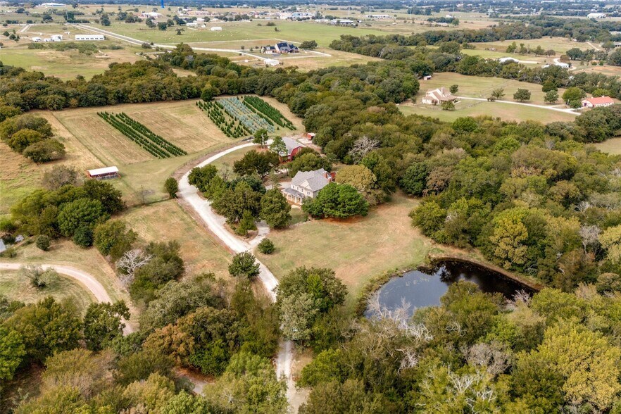 1833 Dr Sanders Rd, Aubrey, TX for sale - Building Photo - Image 3 of 8