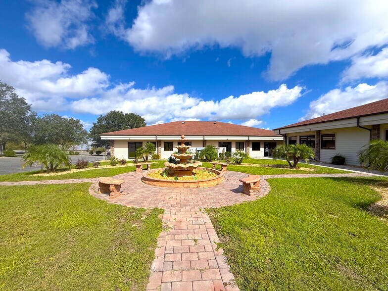 301 Skyline Dr, Lady Lake, FL à louer - Photo du bâtiment - Image 3 de 71