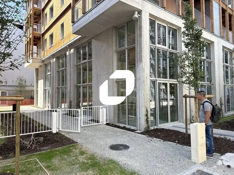 Commerce de détail dans Nantes à louer - Photo du bâtiment - Image 2 de 12