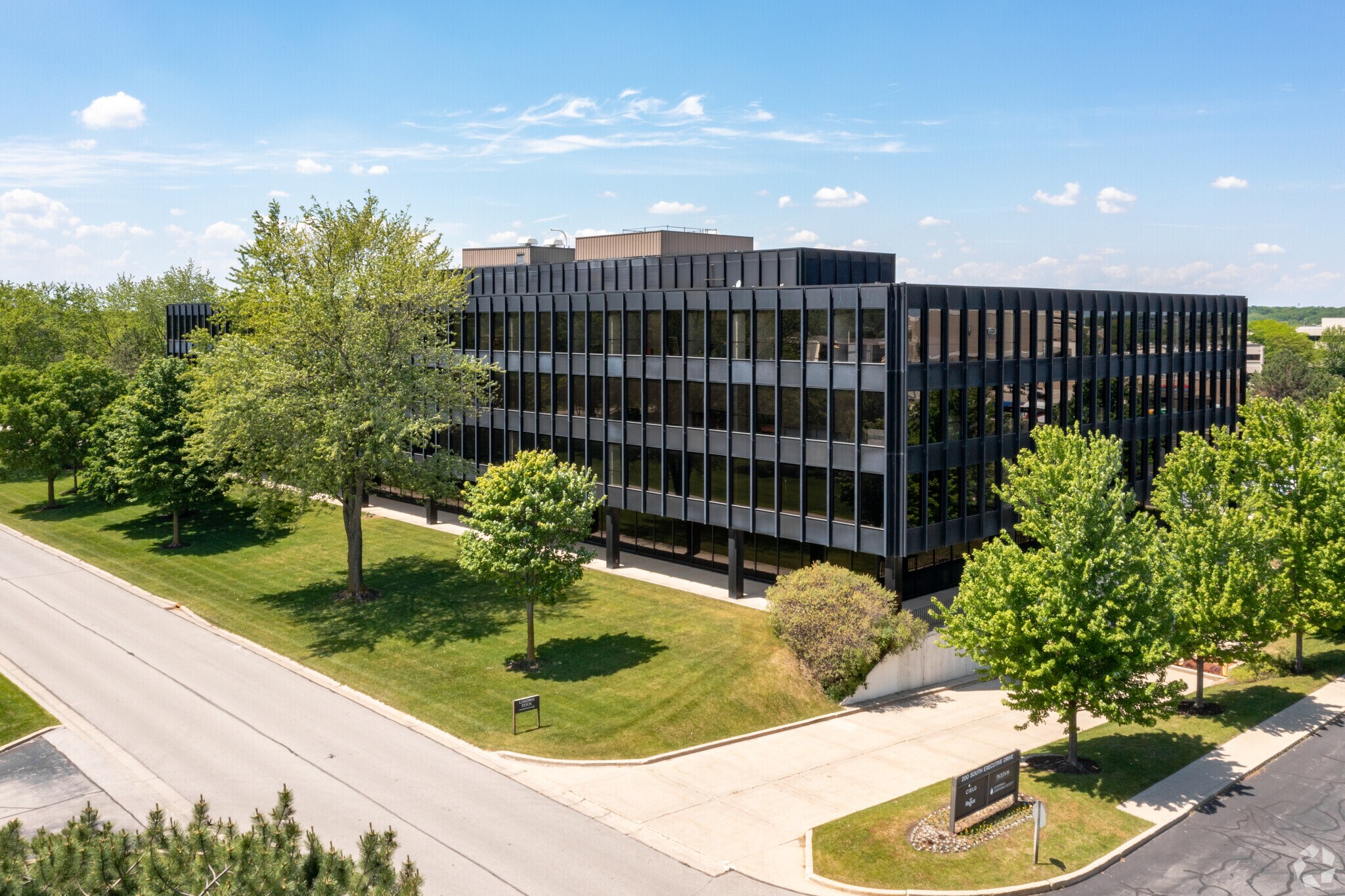 200 S Executive Dr, Brookfield, WI à louer Photo principale- Image 1 de 9