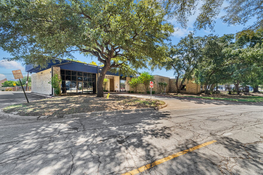 308 W Park Row Dr, Arlington, TX for sale - Building Photo - Image 1 of 1