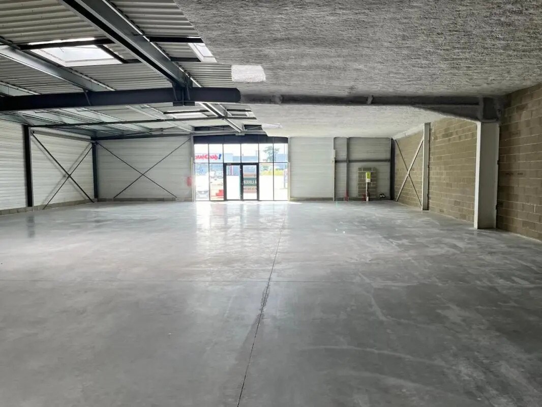 Retail in La Teste-de-Buch for lease Building Photo- Image 1 of 3