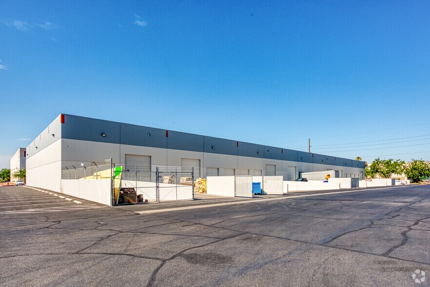 4168 N Pecos Rd, Las Vegas, NV à louer - Photo du bâtiment - Image 3 de 6