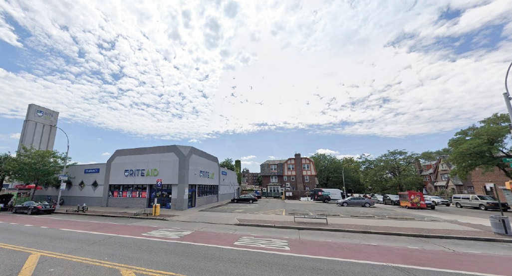 8510 Northern Blvd, Jackson Heights, NY à louer Photo du bâtiment- Image 1 de 3