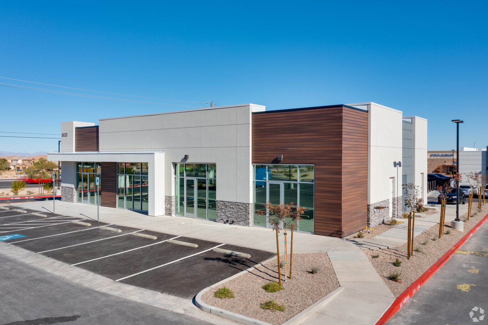 9035 Blue Diamond Rd, Las Vegas, NV for lease Primary Photo- Image 1 of 4