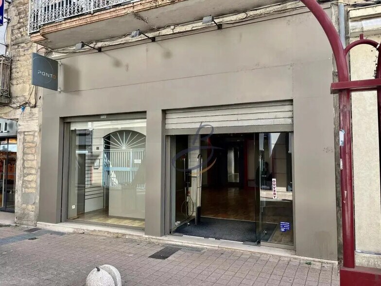 Retail in Bourgoin-Jallieu for lease - Building Photo - Image 3 of 3