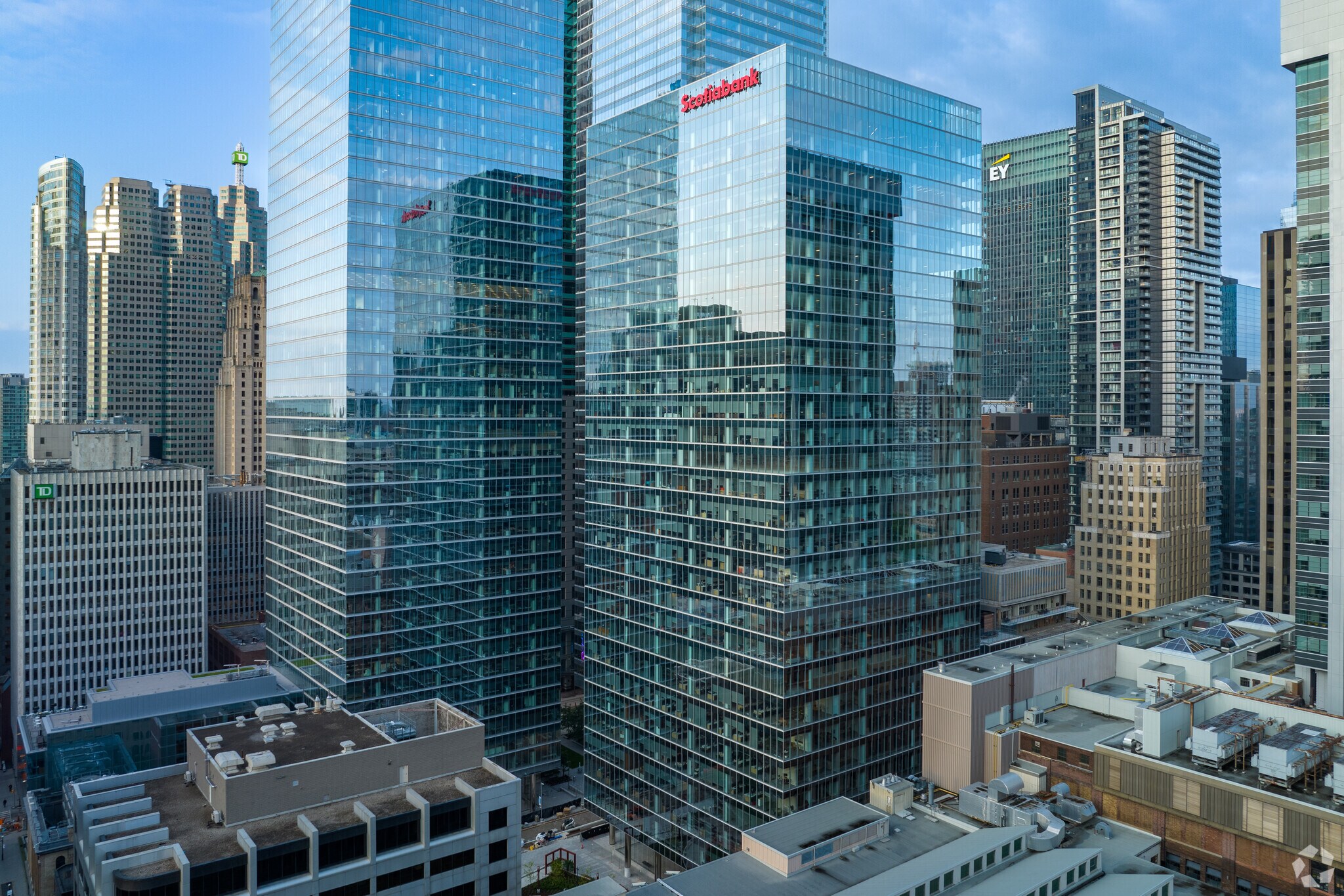 40 Temperance St, Toronto, ON à louer Photo du bâtiment- Image 1 de 6