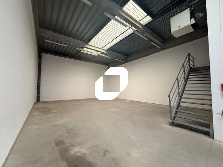 Flex in Chambly for lease - Interior Photo - Image 3 of 8