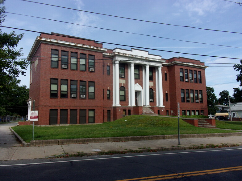 1624 Lonsdale Ave, Lincoln, RI for sale - Primary Photo - Image 1 of 1