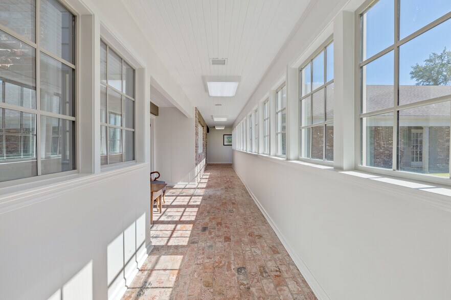 1628 Ryan St, Lake Charles, LA à louer - Photo du bâtiment - Image 1 de 10