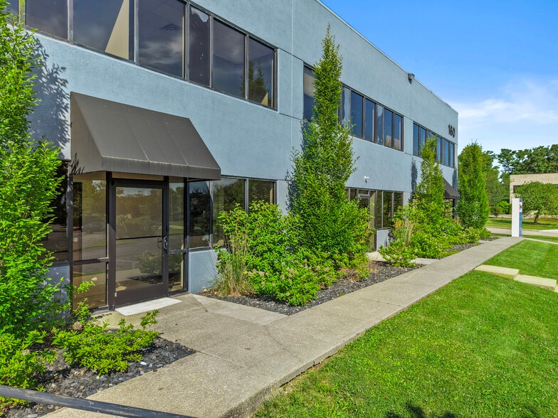 160 Prosperous Pl, Lexington, KY à vendre - Photo du bâtiment - Image 2 de 55
