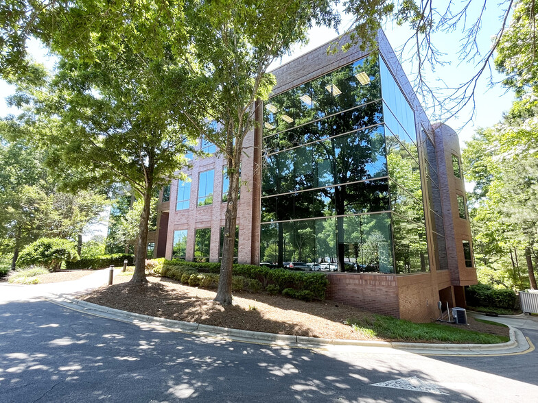 1400 Crescent Green, Cary, NC for lease - Building Photo - Image 2 of 8