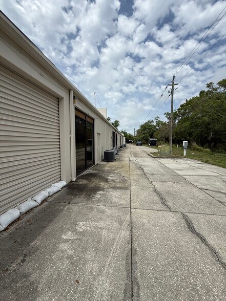 1748 Independence Blvd, Sarasota, FL à louer - Photo du bâtiment - Image 2 de 2
