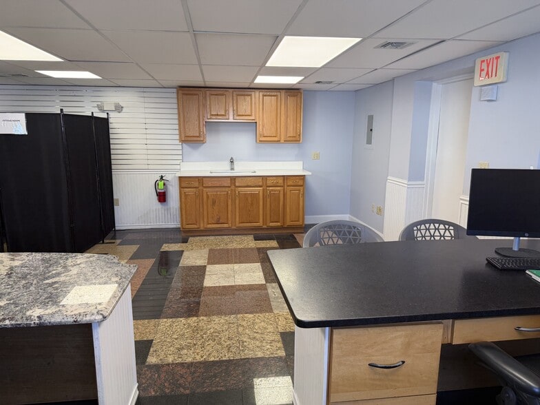840 Cumberland Hill Rd, Woonsocket, RI for lease - Building Photo - Image 2 of 8