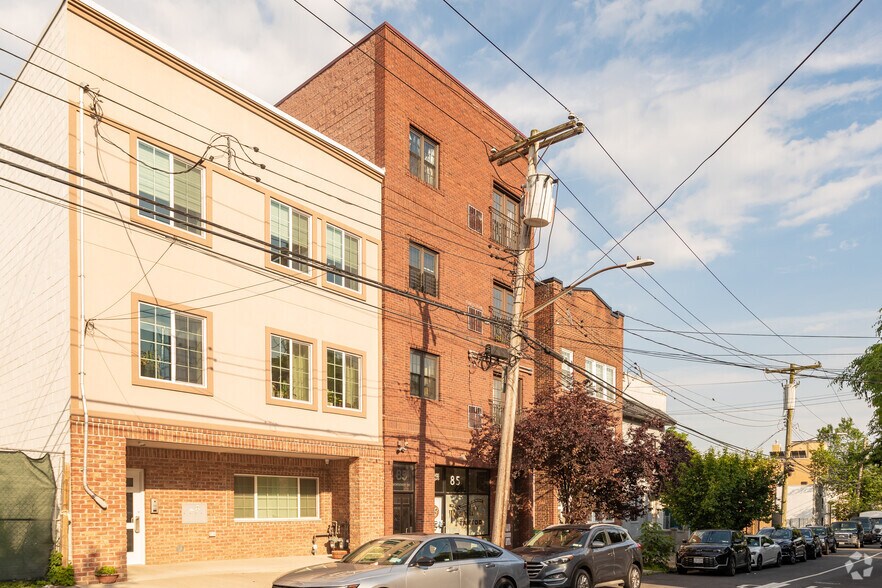 85 Montgomery Ave, Staten Island, NY à vendre - Photo du bâtiment - Image 3 de 6
