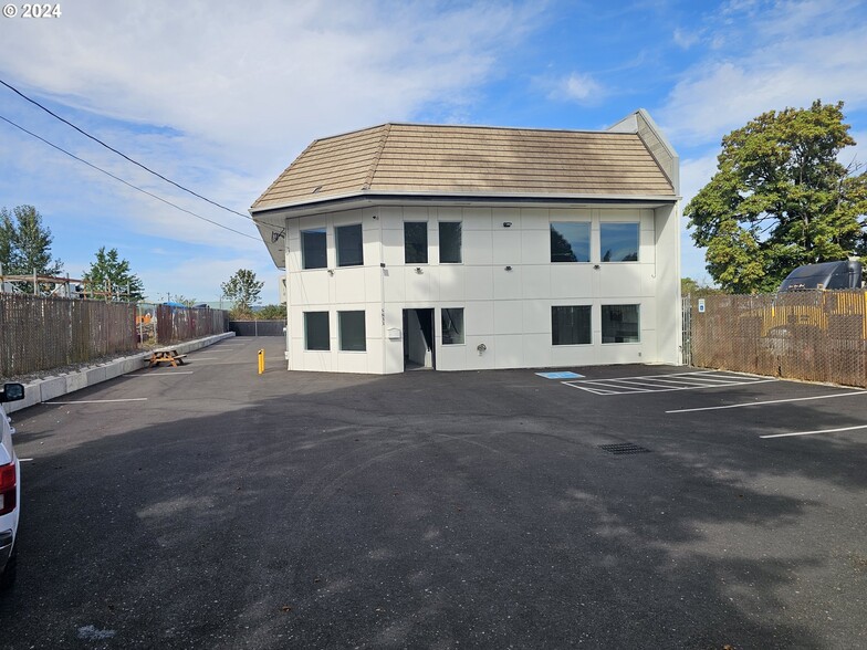 5833 NE Portland Hwy, Portland, OR for sale - Building Photo - Image 1 of 65