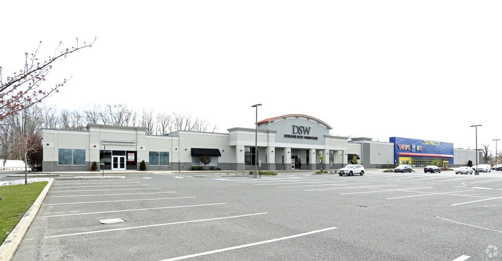 133-137 Highway 35, Eatontown, NJ for lease - Building Photo - Image 3 of 17