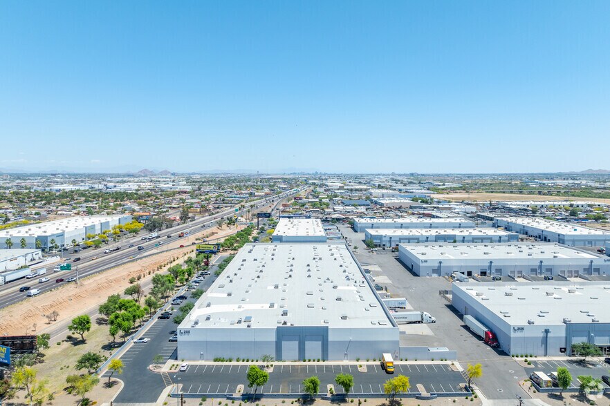 2115 S 11th Ave, Phoenix, AZ à louer - Photo du bâtiment - Image 3 de 5