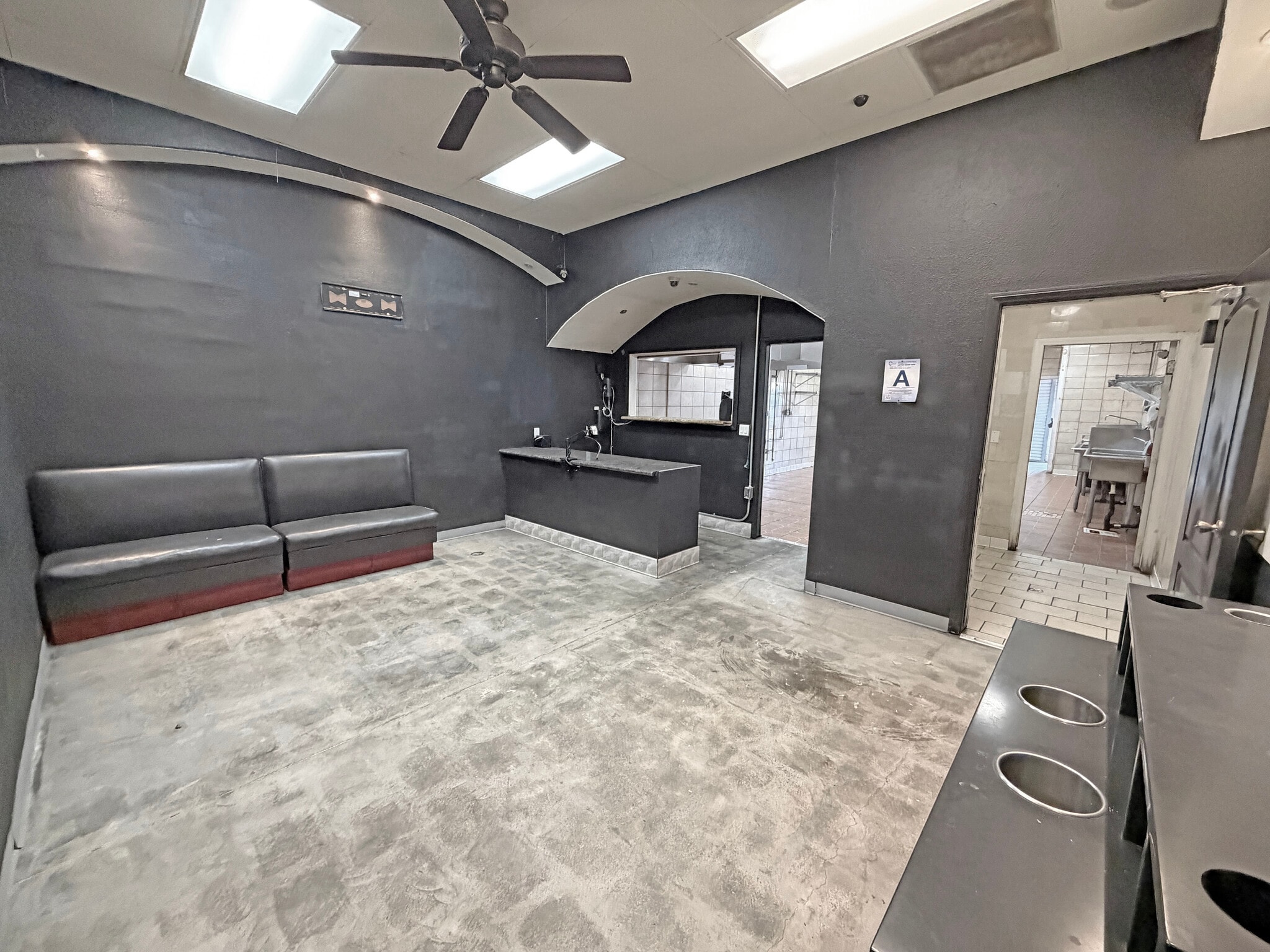 299 W Olive St, Colton, CA for lease Interior Photo- Image 1 of 16