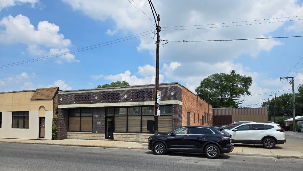 4220 W Montrose Ave, Chicago, IL for lease - Building Photo - Image 2 of 9