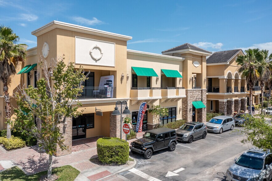 13564 Village Park Dr, Orlando, FL à louer - Photo du bâtiment - Image 3 de 44
