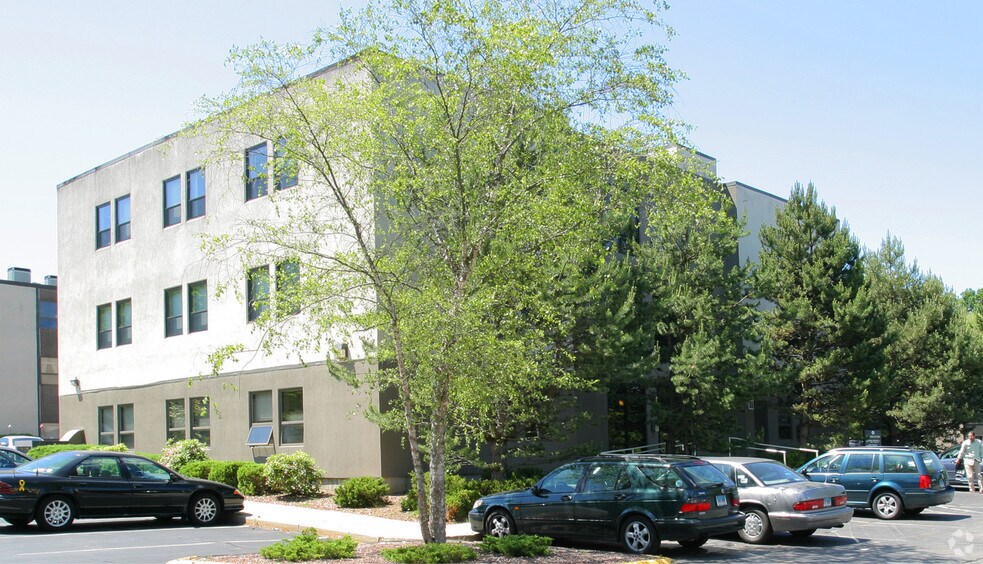 491 Gold Star Hwy, Groton, CT à louer - Photo du bâtiment - Image 2 de 7