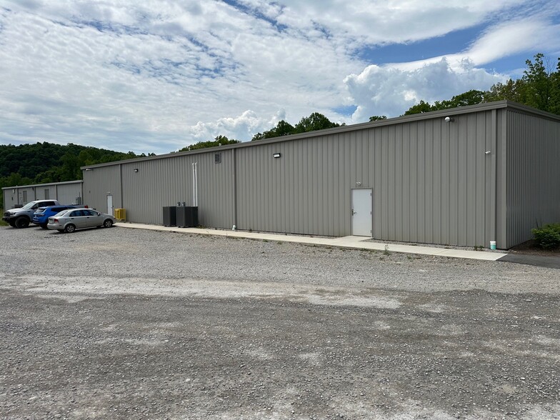 185 Cascade Industrial Park, Pembroke, VA for lease - Building Photo - Image 3 of 3