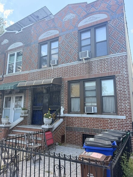 1720 11th Ave, Brooklyn, NY à vendre - Photo du bâtiment - Image 3 de 6